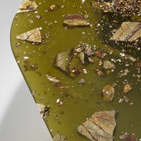 <a href="https://www.galeriegosserez.com/artistes/t-sakhi.html"> T SAKHI </a> - Reconciled Fragments - Table d'appoint  "Green"